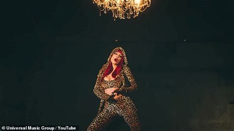 khasly nude|Halsey Strips Naked and Goes Blonde in New Music Video for .